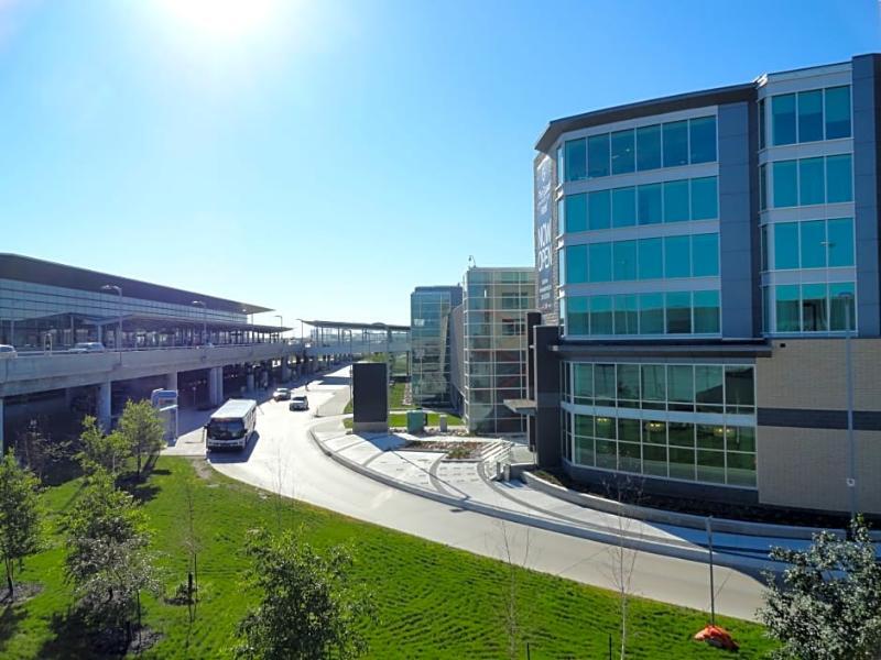 The Grand Winnipeg Airport Hotel By Lakeview ภายนอก รูปภาพ